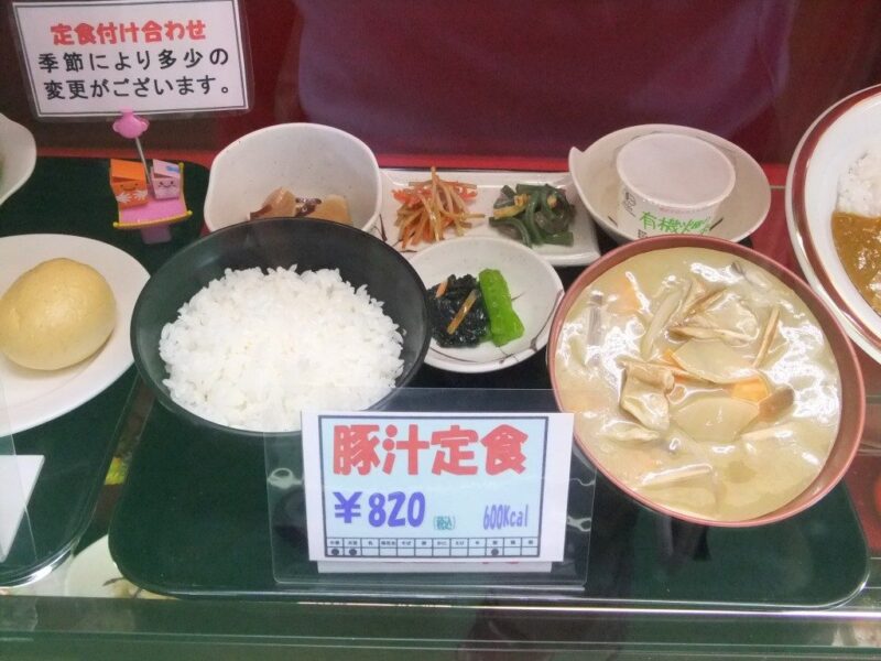 豚汁定食820円