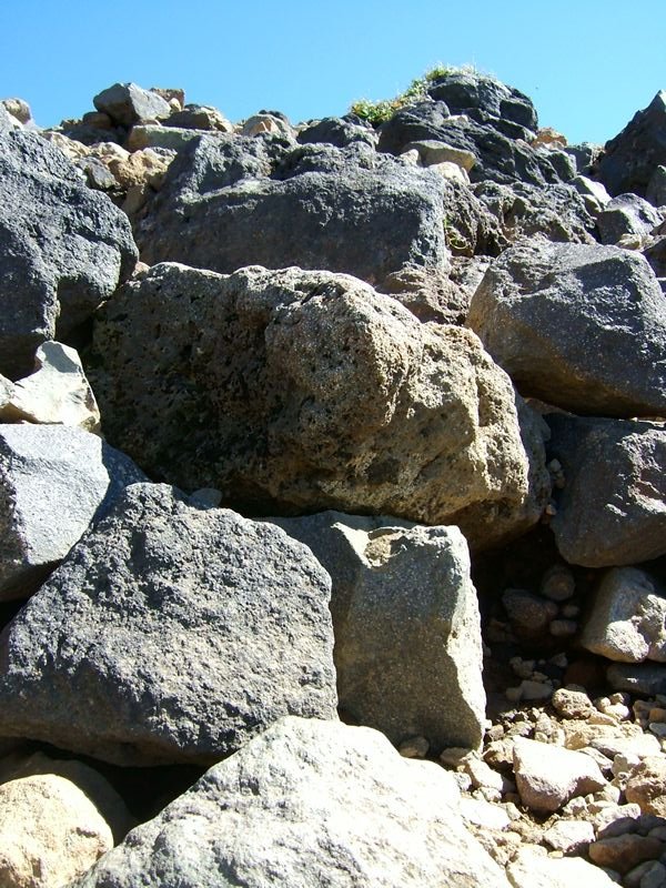 岩がゴロゴロ