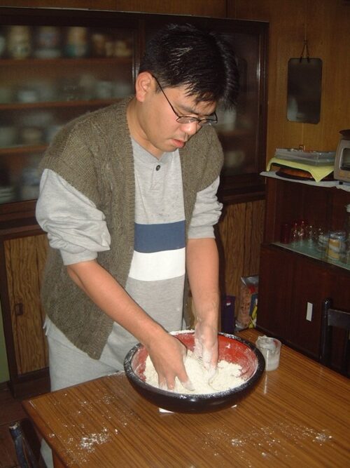 パジャマで蕎麦打ち中