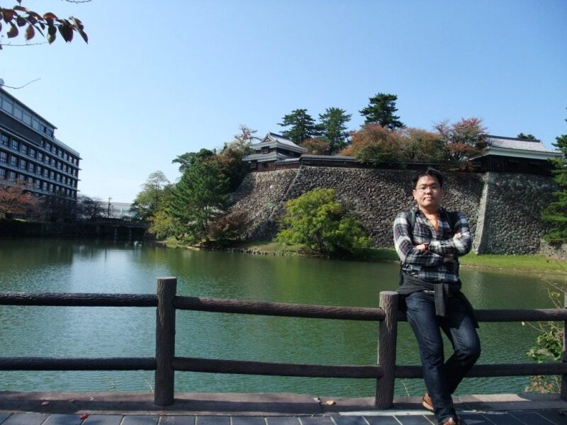 松江城のお堀端