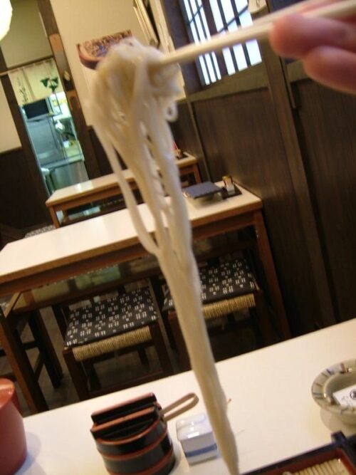 蕎麦をたぐる
