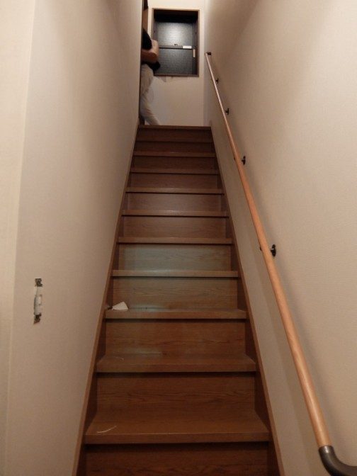 これが二階につながる階段