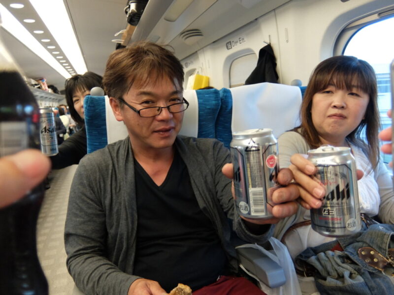新幹線内で乾杯