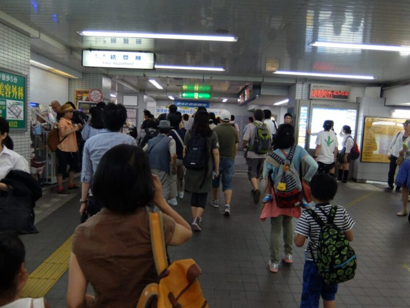 横須賀中央駅は人がいっぱい