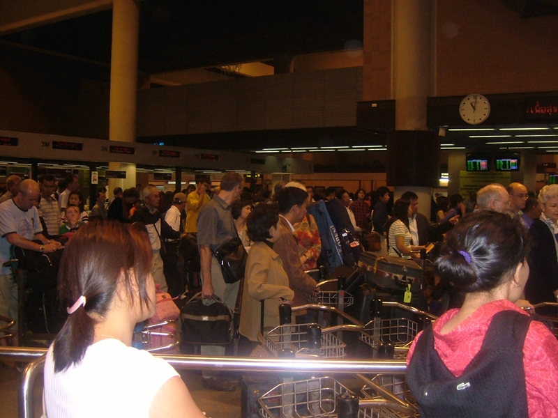 ドンムアン空港は人がいっぱい