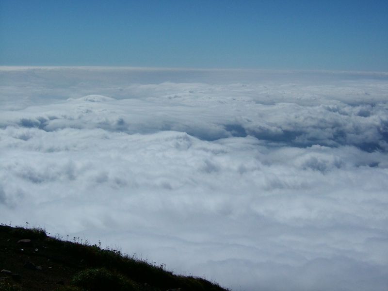 鳥海山の東側は雲海