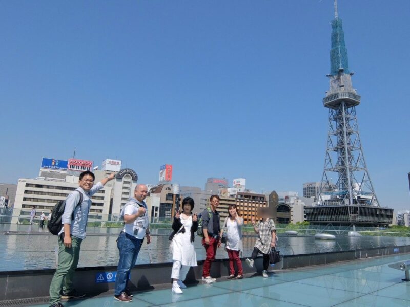名古屋テレビ塔をバックに記念撮影