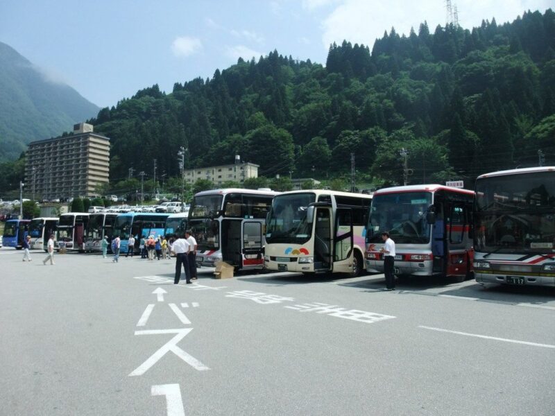 たくさん並ぶ観光バス