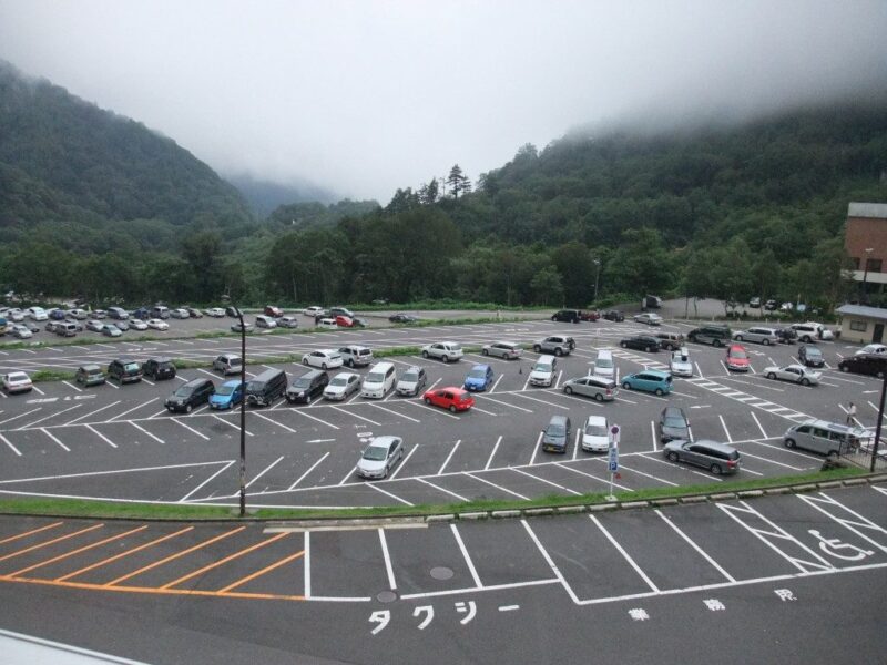 扇沢の駐車場