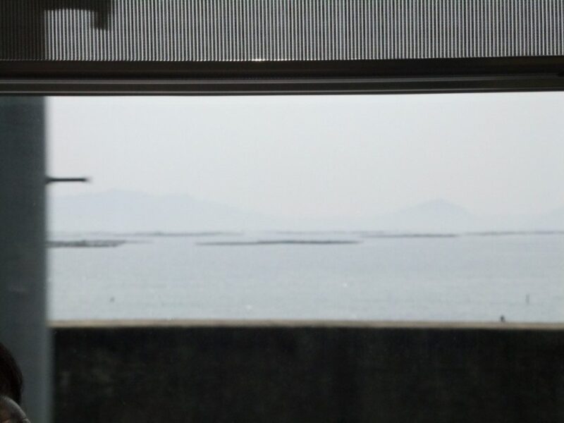 車窓から見える広島湾