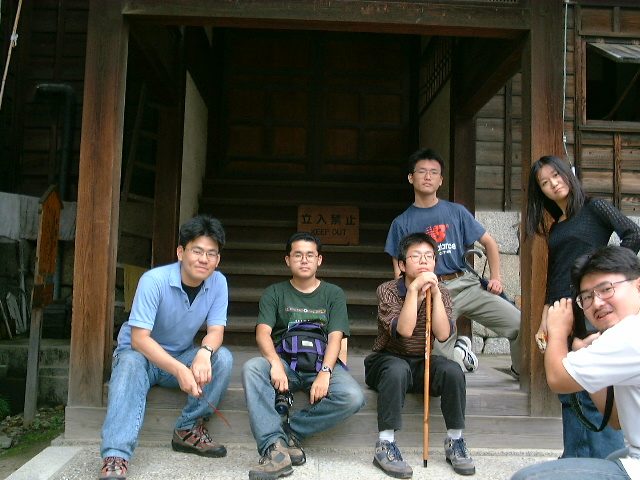 松山城で記念撮影