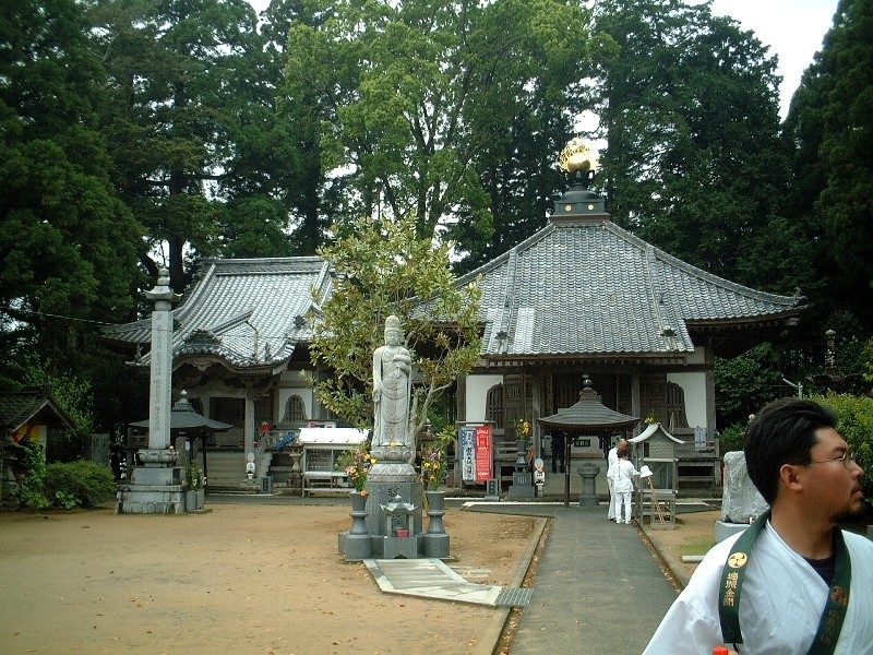 仏木寺の本堂と大師堂
