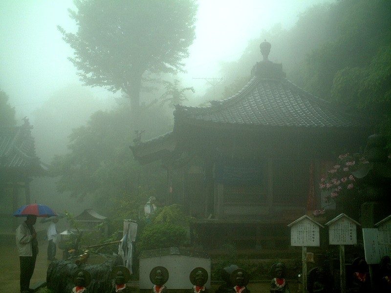 雨の仙遊寺