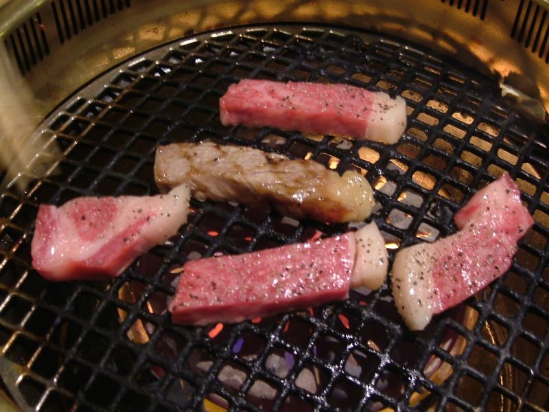 ピンク色の肉を焼こう