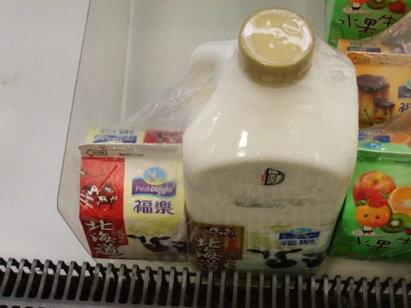 セットで牛乳が売られている