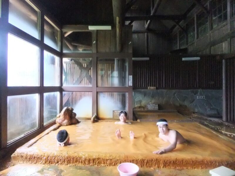 小赤沢温泉の茶色いお湯