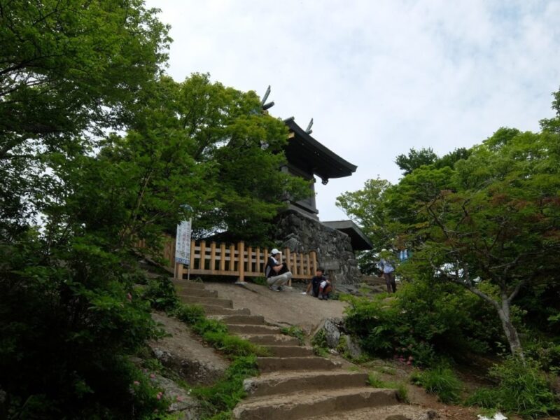 山頂の神社