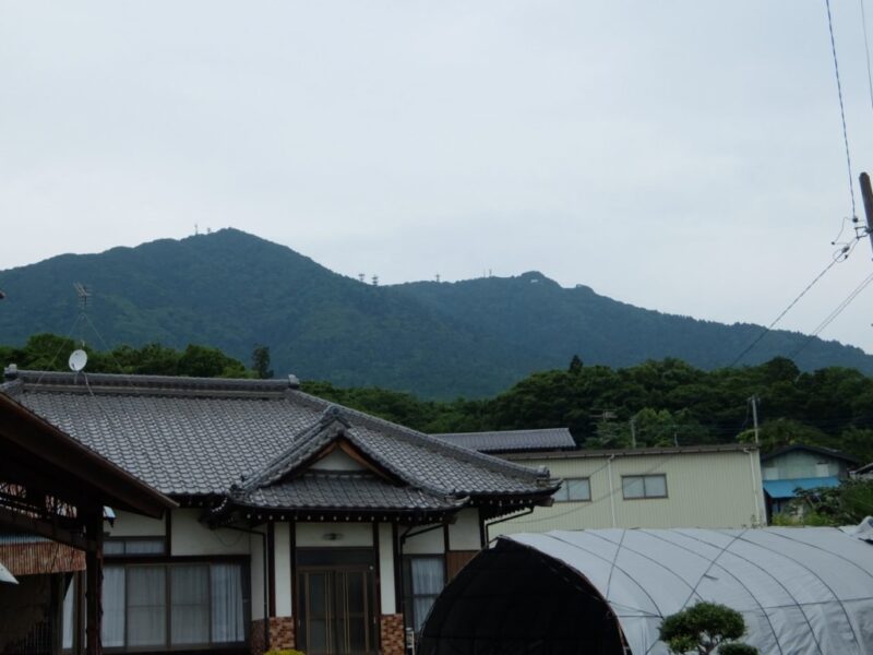 筑波山を見上げる