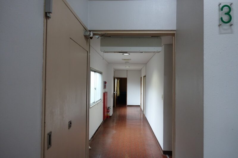 宿の廊下