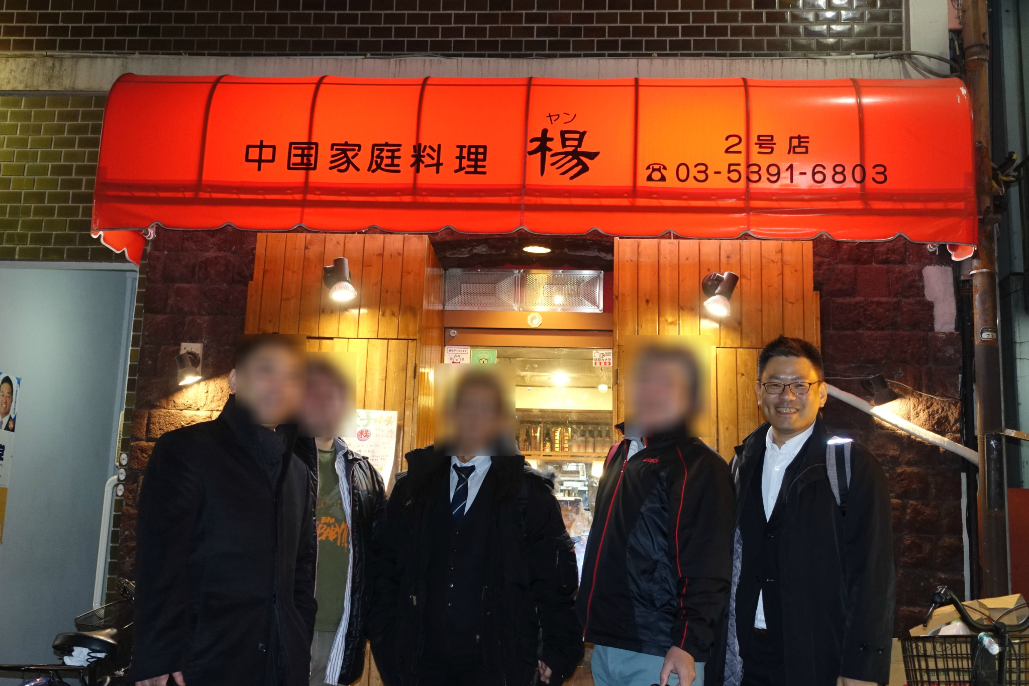店頭で記念撮影