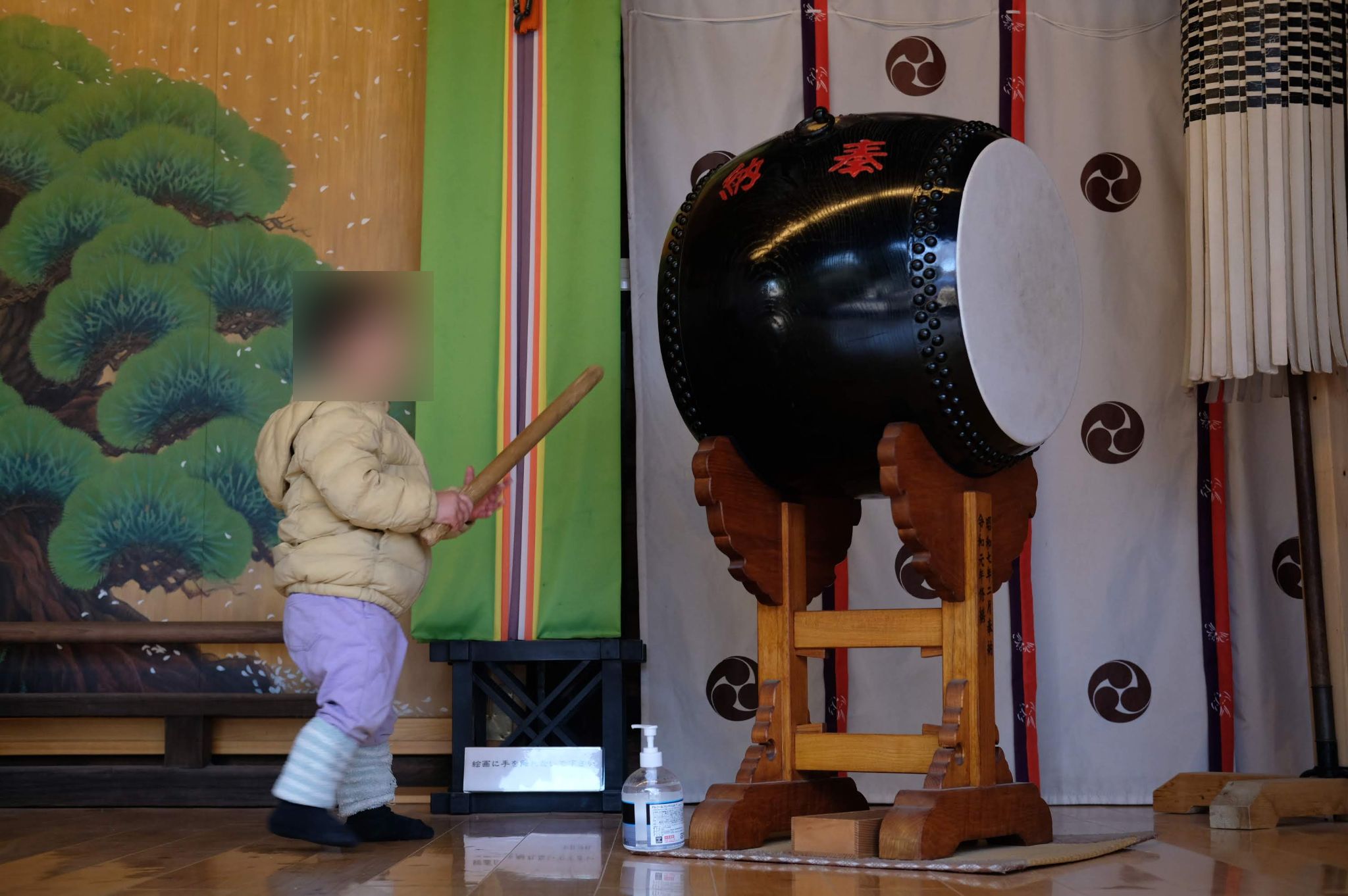 デン!と太鼓を叩く アワレみ隊OnTheWeb