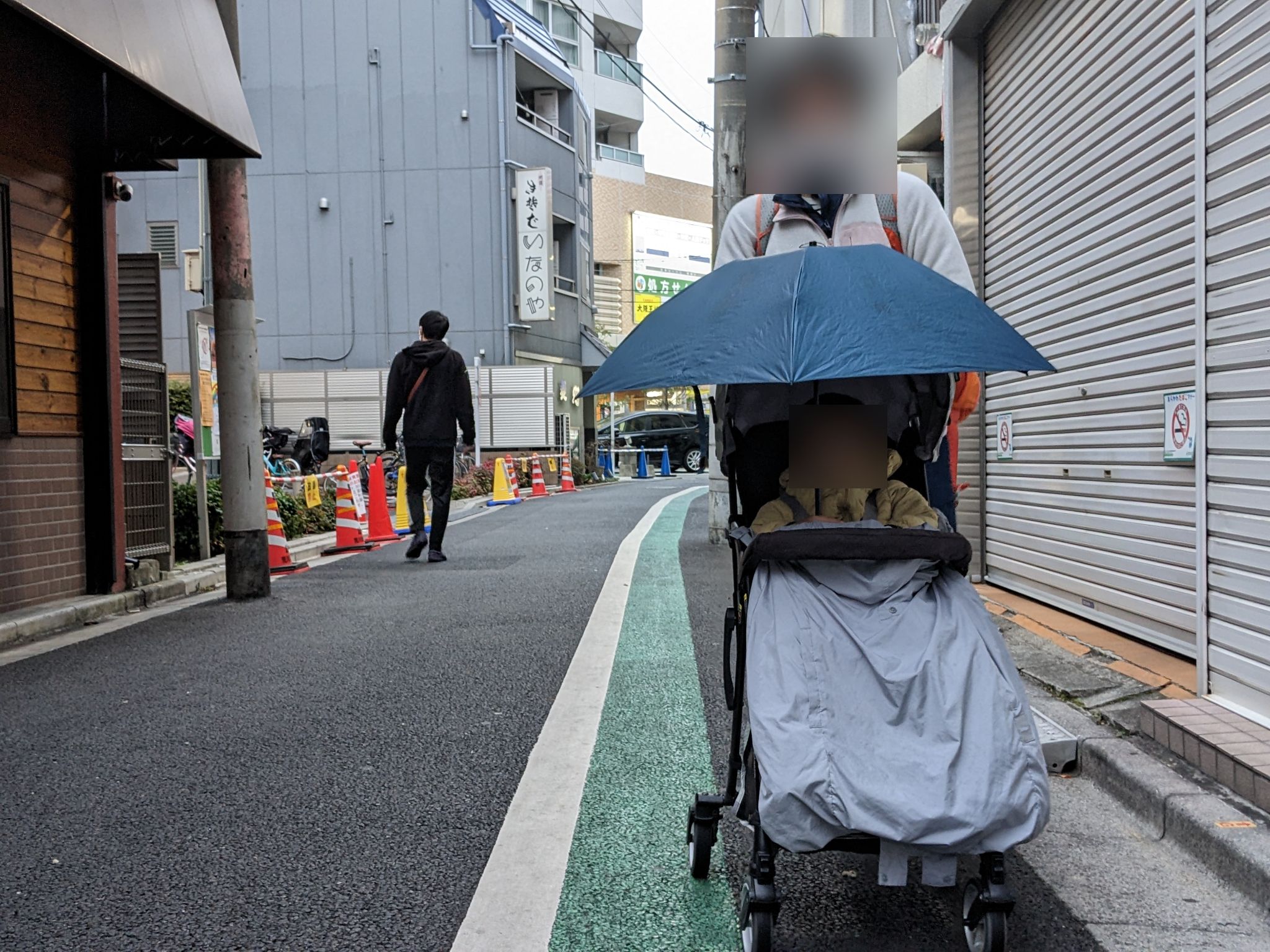 ベビーカー 押し ながら 傘