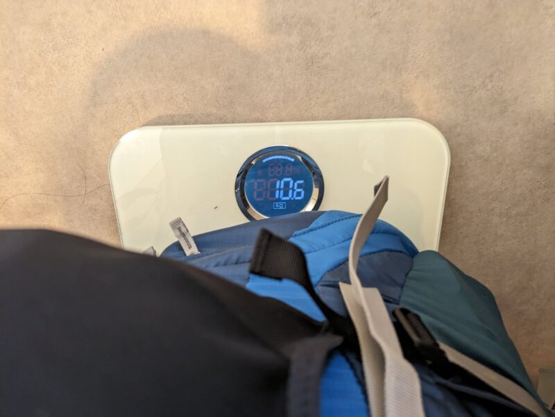 パッキング重量測定。1泊2日の装備重量は10.6kg。